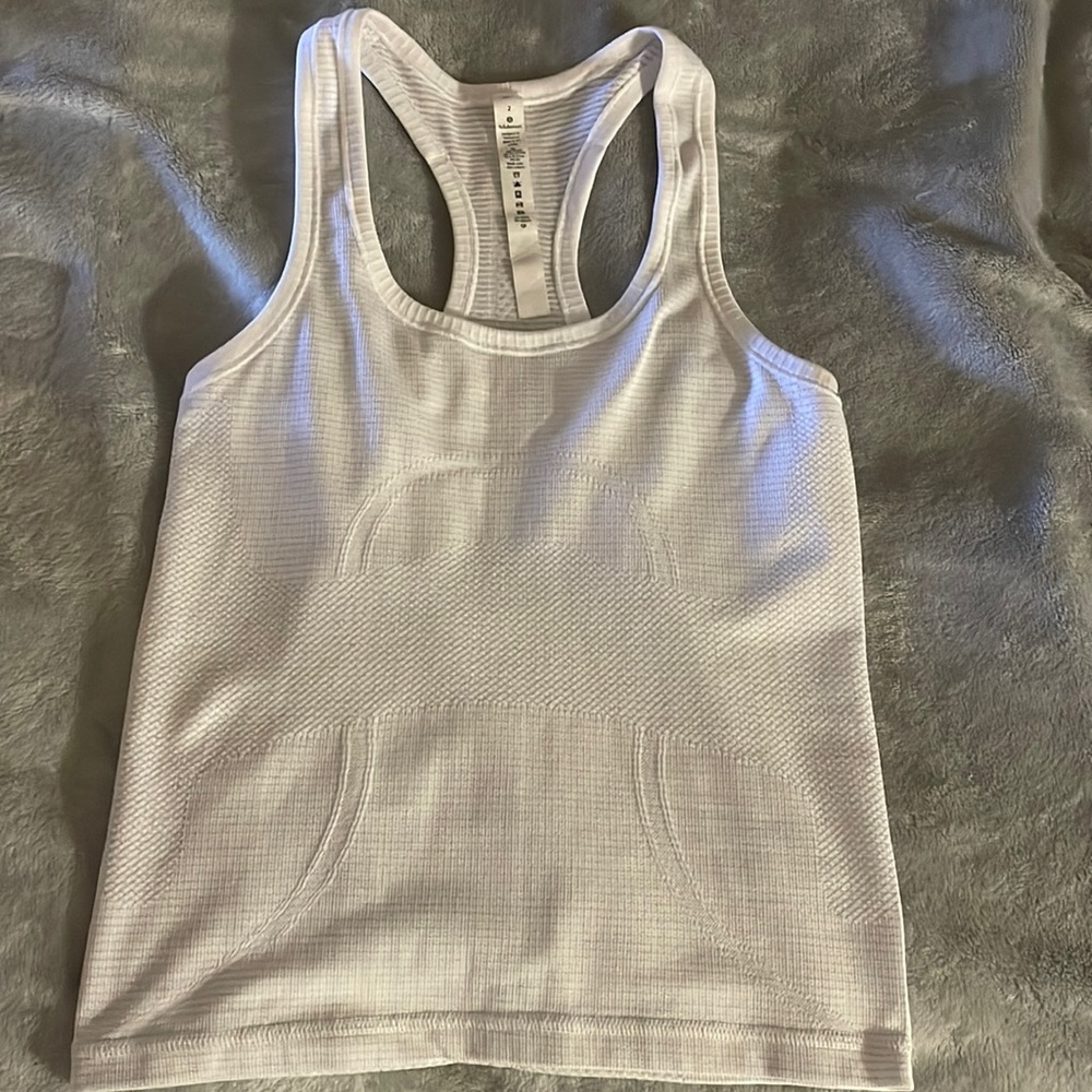 Lululemon white workout tank 🤍🍋